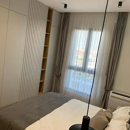 Are Only One Away Lejlighed *